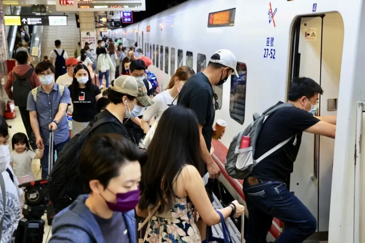 台鐵楊梅站轉轍器故障 造成列車延誤 台鐵緊急維修